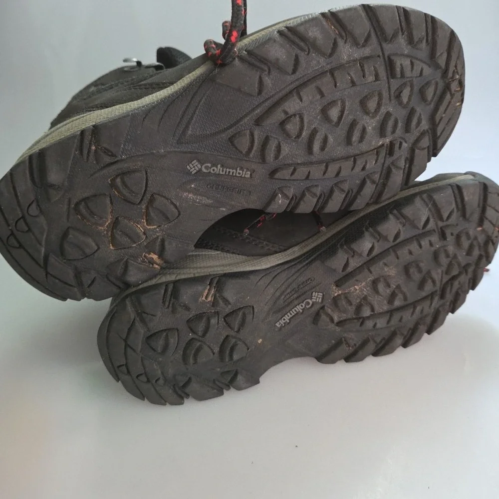 Columbia Women's Newton Ridge Plus Wide Waterproof Hiking Boot Black/Poppy Red 6